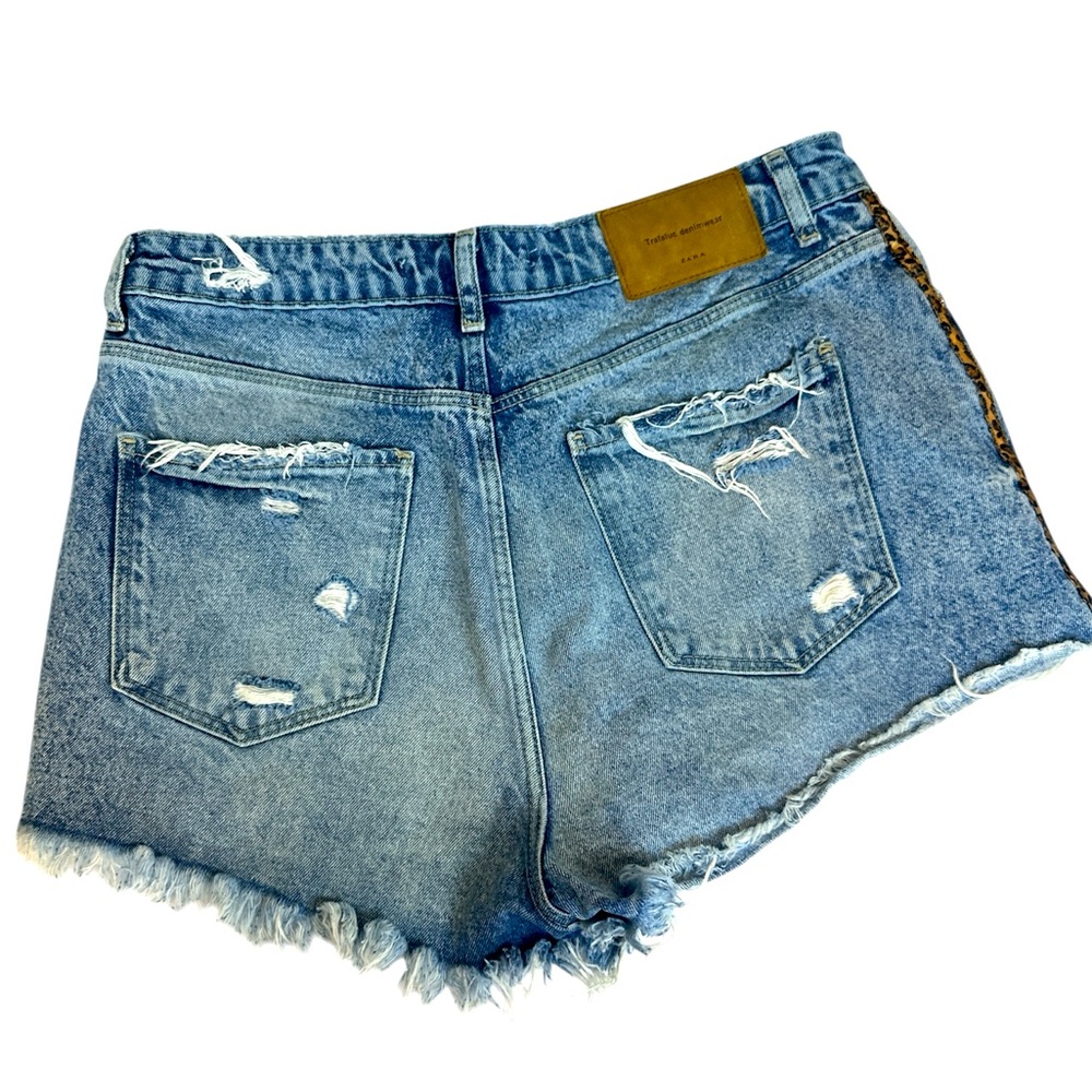 Zara Trafaluc denimwear, Cheetah Side Striped Distressed Jean Shorts Size 8 - Picture 3 of 4